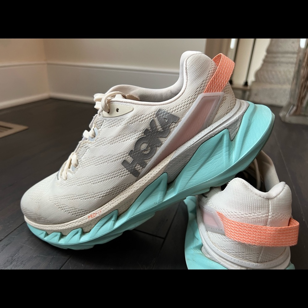 New Women’s Hoka Elevon size 9